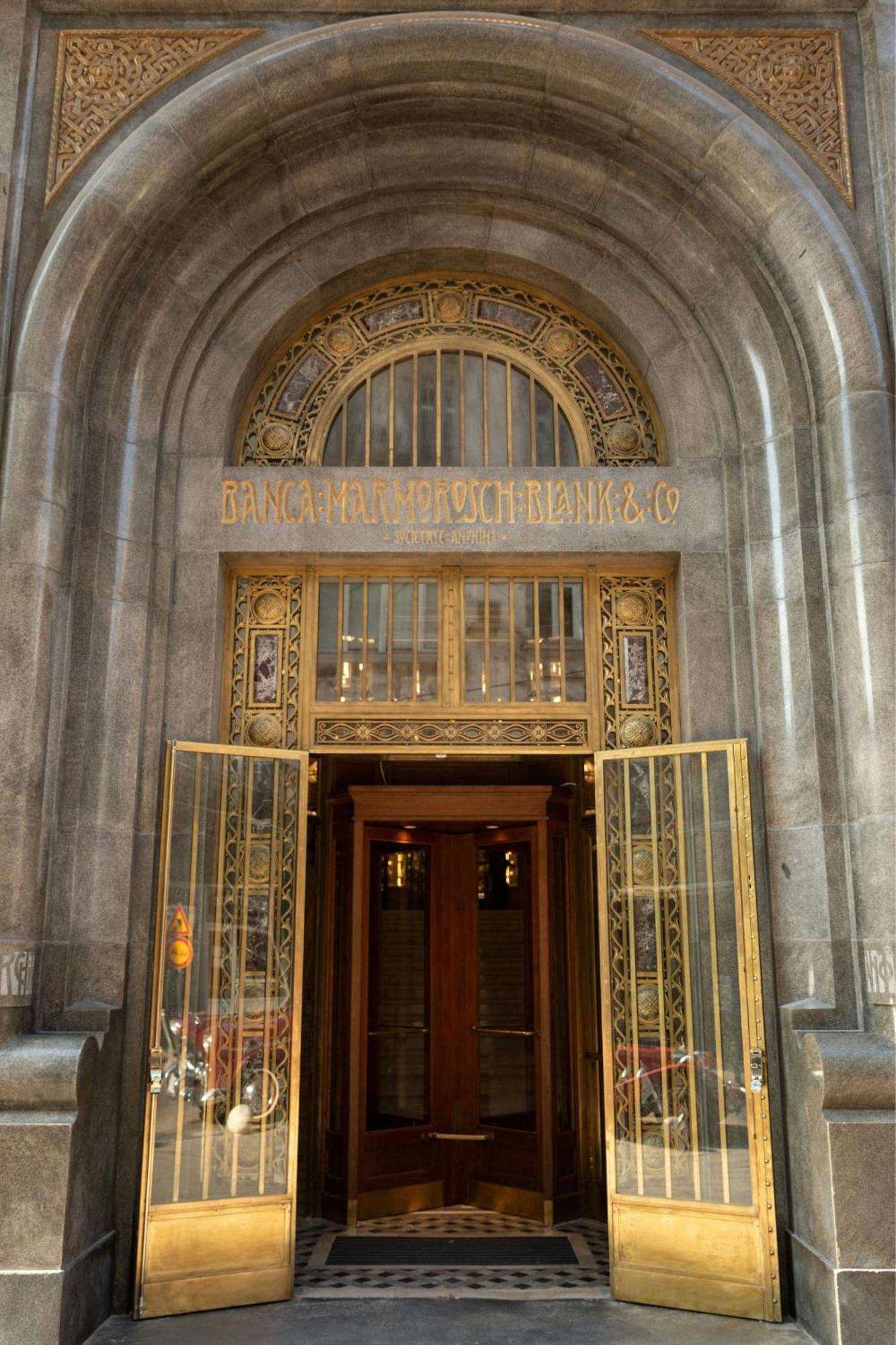 The Marmorosch Bucharest, Autograph Collection Hotel Exterior foto Entrance to the Bank of America Building