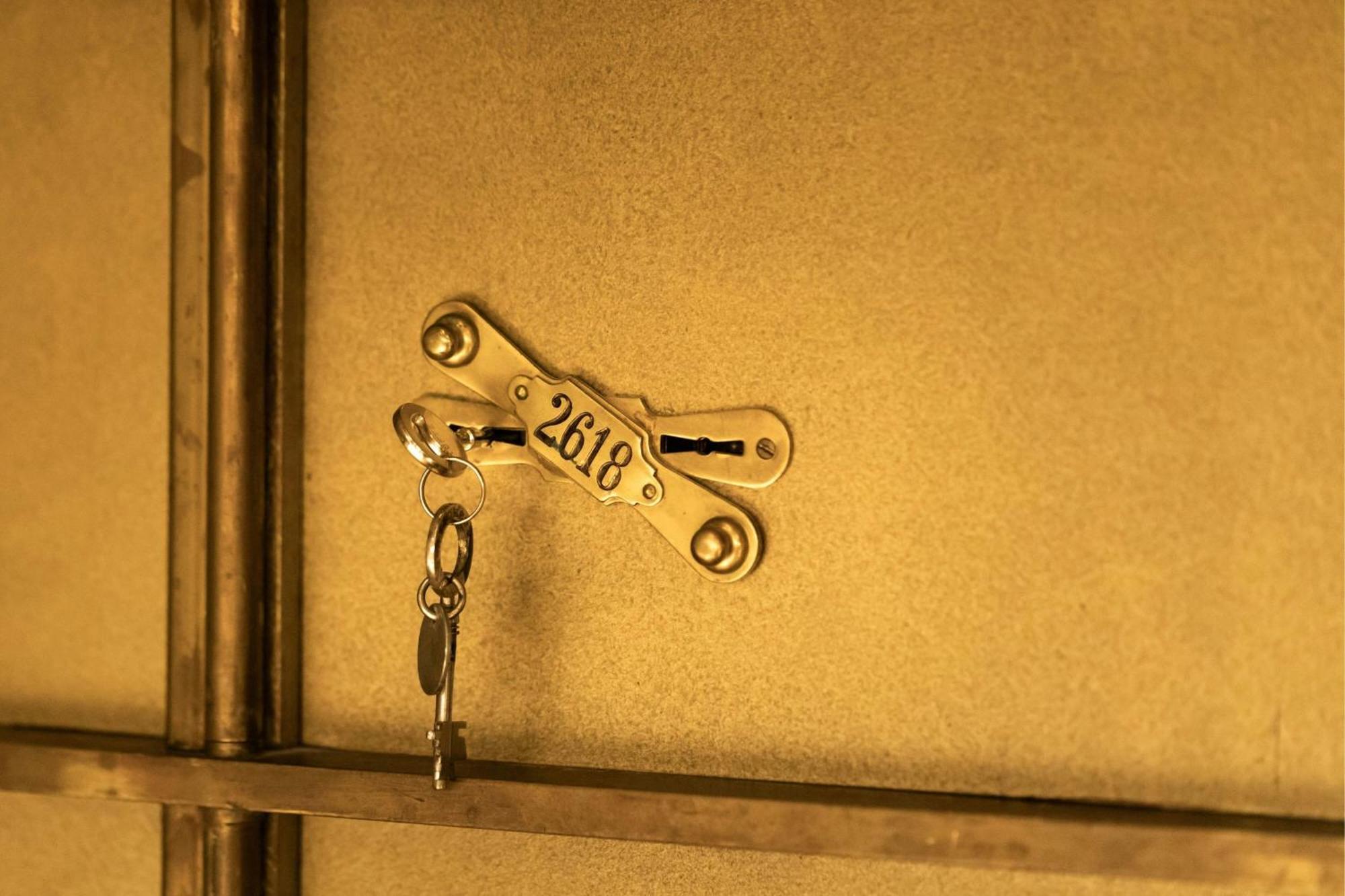 The Marmorosch Bucharest, Autograph Collection Hotel Exterior foto A safe with a key